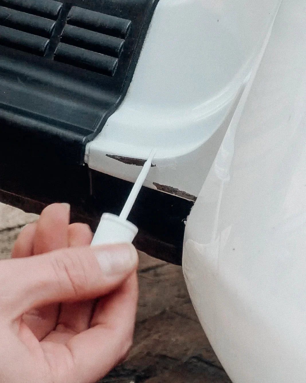 Kratzer im Camper? Per zeigt, wie er ihn selbst entfernt hat – mit dem Kiezlack Repair Set. - Kiezlack